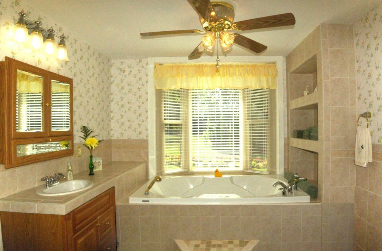Ironton Plain & Fancy Bed & Breakfast מראה חיצוני תמונה